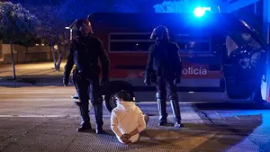 La 'kale borroka' en apoyo a Pablo Hasel en Pamplona termina con dos detenidos y tres policías heridos