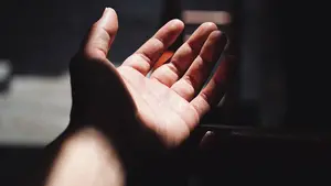 "Los datos de suicidio triplican a los de accidentes de tráfico": piden desde Navarra un plan nacional de prevención