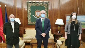 Un gremio de profesionales solicita aparcar en zona azul como si fuera naranja en Pamplona