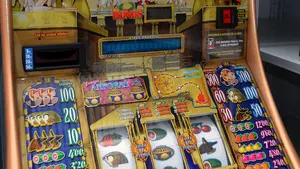 Tres menores denunciados en Bera por hacer apuestas deportivas y jugar a tragaperras en un bar