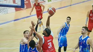 Basket Navarra supera al Cornellá y da un paso de gigante por la permanencia