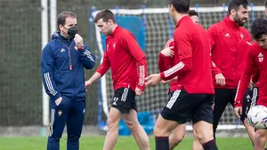 Arrasate: "Si estamos a un gran nivel podemos poner las cosas difíciles al Barça"