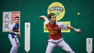 Iñaki Artola reaparece tras su lesión con una gran victoria en el frontón Labrit