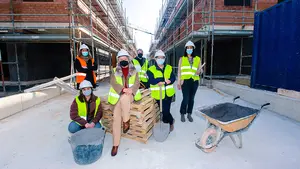 Pioneras en 'construir' Igualdad: varias mujeres reivindican su valor profesional