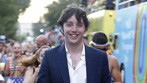 Rompen la nariz al 'pequeño Nicolás' tras rechazar sacarse una foto