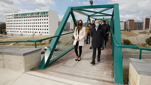 Abierta la nueva pasarela peatonal que une Sarriguren con Erripagaña