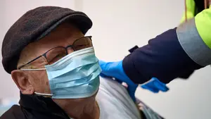 Grandes 'olvidados' de la vacunación Navarra: piden 'inmunizar' a dos colectivos más