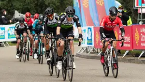 Un equipo navarro debuta en la máxima categoría del ciclismo profesional