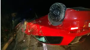 Un coche vuelca durante la madrugada entre Sangüesa y Javier