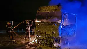 Muere calcinado un hombre al incendiarse en Zuasti el camión cisterna que conducía