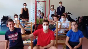 Aspace recibe 10.000 euros de Caixa para sus campamentos de verano