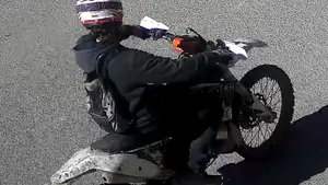 Sin carné y tapando la matrícula: 'multón' para un motorista menor en Valtierra