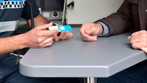 Conductor inconsciente en Tudela: detenido por ir sin carné ni ITV y dar positivo en drogas