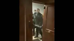 El piso de la fiesta viral que la polic&iacute;a tir&oacute; la puerta abajo es de un vecino de Navarra