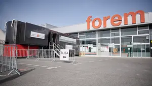 Detenido en Mutilva tras ser sorprendido pintando las señales de vacunación en Forem