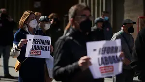 Sindicatos 'marchan' por Pamplona para exigir la derogación de la reforma laboral