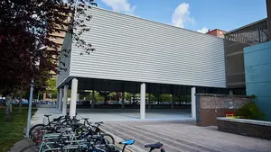 Un instituto de Pamplona cuenta con una nueva cubierta en el patio
