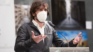 Los políticos navarros acuerdan no quitarse la mascarilla en las ruedas de prensa