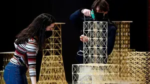 ¿Soportará un terremoto una torre de espaguetis? 70 estudiantes navarros lo prueban