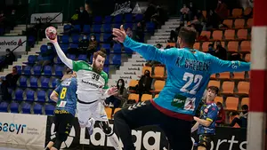 El Anaitasuna se esfuerza pero no consigue los puntos ante el Ademar: las mejores imágenes