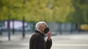 El uso de la mascarilla seguirá siendo opcional al aire libre tras la votación en el Congreso