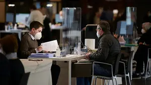 Exigen a la Administración foral una "respuesta inmediata que estabilice" al personal temporal