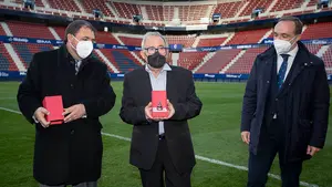 La visita de los políticos navarros al renovado estadio de El Sadar