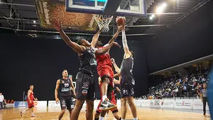 Basket Navarra da la cara ante el Cantabria pero es eliminado del play off