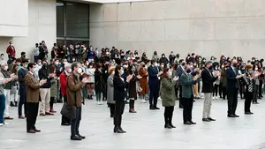 Minuto de silencio en la UNAV en recuerdo del periodista David Beriáin