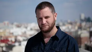 Artajona recuerda a David Beriain con un homenaje que emociona a todo un pueblo