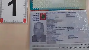 Se inventa un pasaporte suizo para 'escapar' de la Policía en un control en Huarte