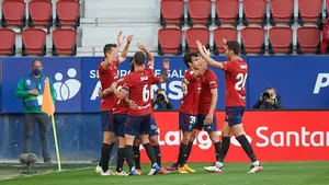 Osasuna se impone al Cádiz en El Sadar y se consolida en la zona media