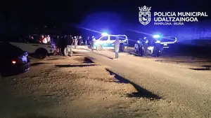 Desmadre en Pamplona: desmantelan un macrobotellón en el cementerio y una fiesta 'ilegal'