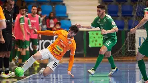 Máxima tensión en el derbi navarro jugado en el pabellón Anaitasuna: las mejores imágenes