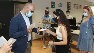 La estudiante pamplonesa Lucía Garralda gana el concurso "Iruñarrivial"