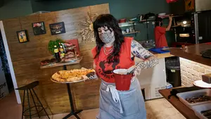 La nueva pizzería de Pamplona que homenajea al recordado mono Charlie de la Taconera