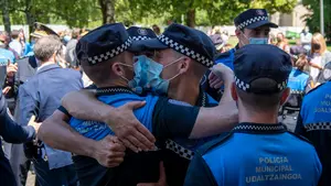 La Policía Municipal de Pamplona entrega su placa a 25 nuevos agentes
