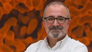 El biólogo Ignacio López-Goñi, premiado por su labor de divulgación científica