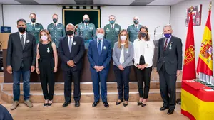 La Guardia Civil condecora a personas de distintos sectores profesionales de Navarra