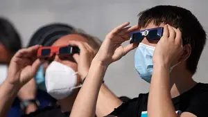 El eclipse solar, visible desde Pamplona con la luna tapando un 7% del sol