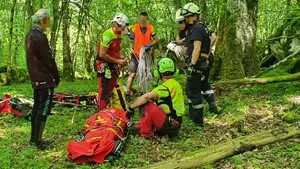 Herido un hombre de 61 años tras caer en una sima desde ocho metros en Larraun
