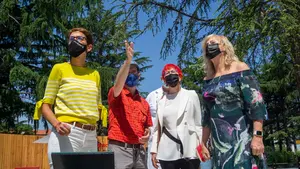 Salud confirma la muerte de dos mujeres por Covid, pero esconde si estaban ya vacunadas