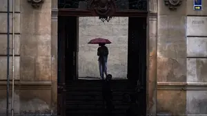 Los term&oacute;metros caen 10 grados en Navarra, que sigue en riesgo por fuertes tormentas