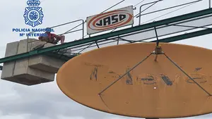 El hombre encaramado a una grúa de Pamplona durante 23 horas la vuelve a liar y se escapa del CHN