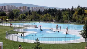 Las piscinas más baratas de Pamplona sacan a la venta sus abonos de verano y anuncian su fecha de apertura