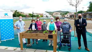 CaixaBank presenta en la Residencia San Jerónimo de Estella un huerto terapéutico