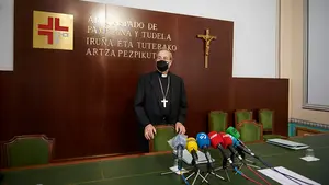 La Iglesia pide perdón a las víctimas de abusos de un colegio navarro: "Mi corazón se duele y llora"