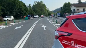 Dos heridos en el choque entre un camión y un coche en el término de Sunbilla