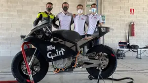 El equipo UPNA Racing ultima los detalles: prueba su moto eléctrica en el Circuito de Navarra
