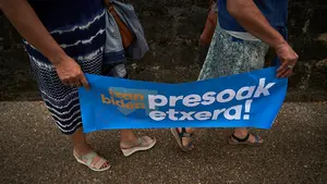 Víctimas de ETA acuden a los tribunales para impedir un "brindis" por los presos en Pamplona